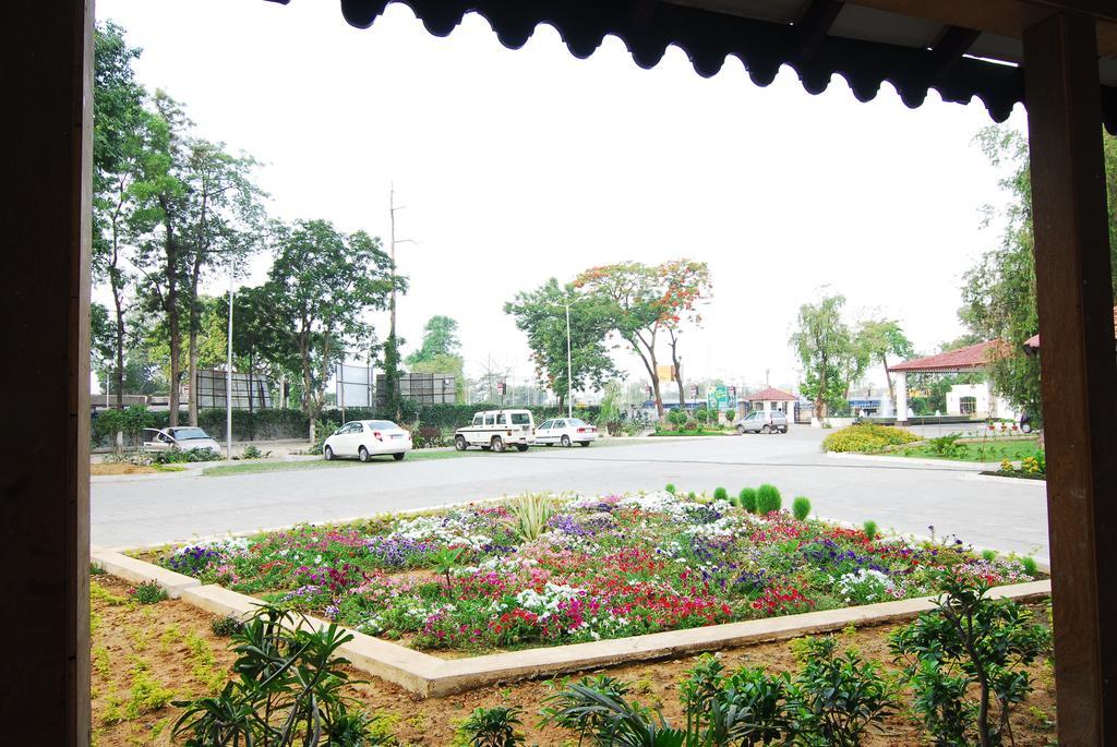Chanakya Bnr Hotel Ráncsí Kültér fotó