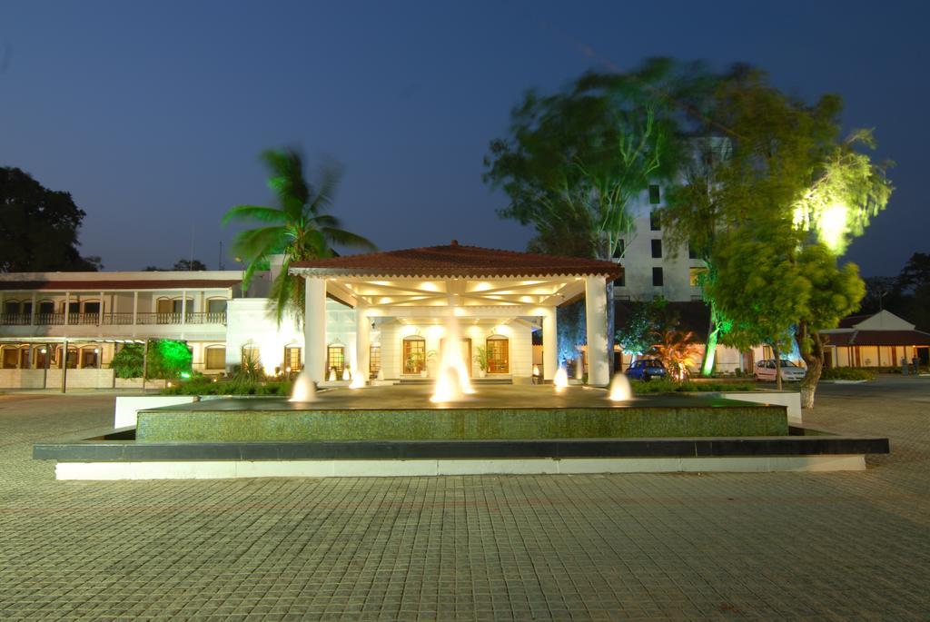 Chanakya Bnr Hotel Ráncsí Kültér fotó